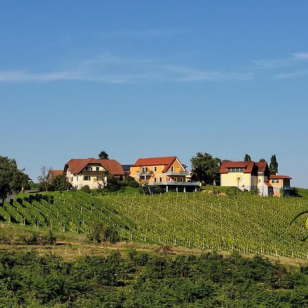 Weinhof Reichmann Bed & Breakfast Sankt Peter am Ottersbach Dış mekan fotoğraf