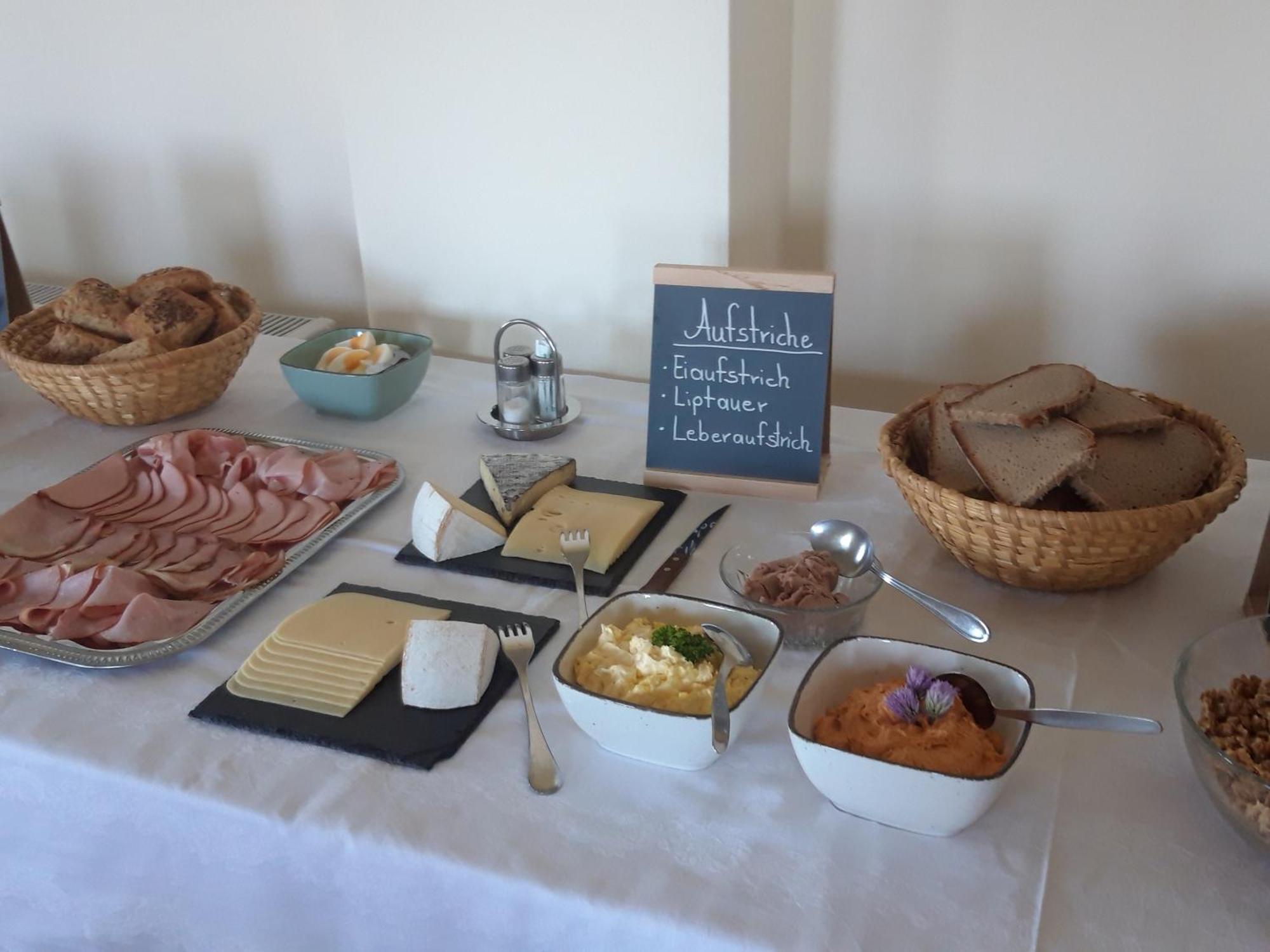 Weinhof Reichmann Bed & Breakfast Sankt Peter am Ottersbach Dış mekan fotoğraf