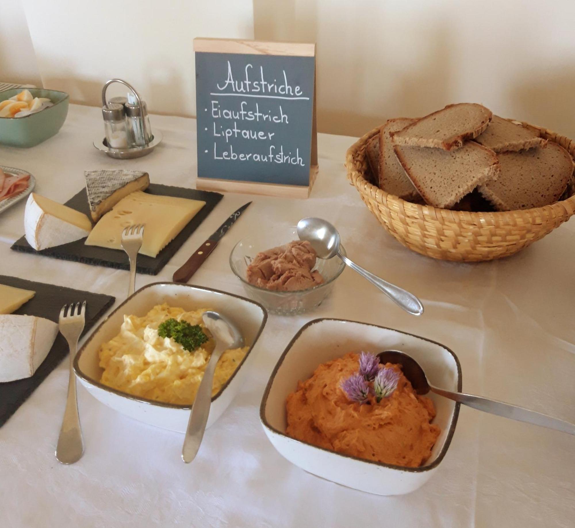 Weinhof Reichmann Bed & Breakfast Sankt Peter am Ottersbach Dış mekan fotoğraf